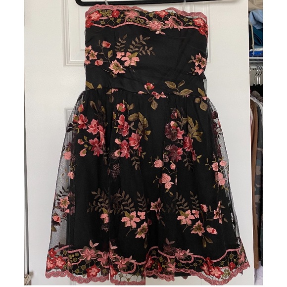 Black strapless dress - Picture 1 of 5